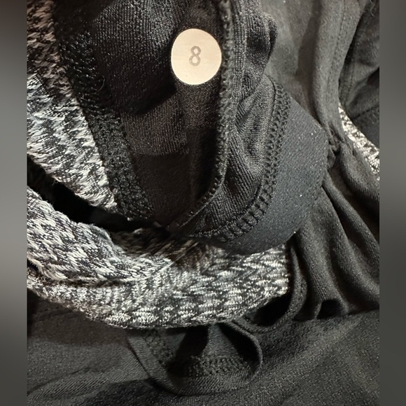 Lululemon: Women’s Tank Top- Size 8 - Picture 5 of 5